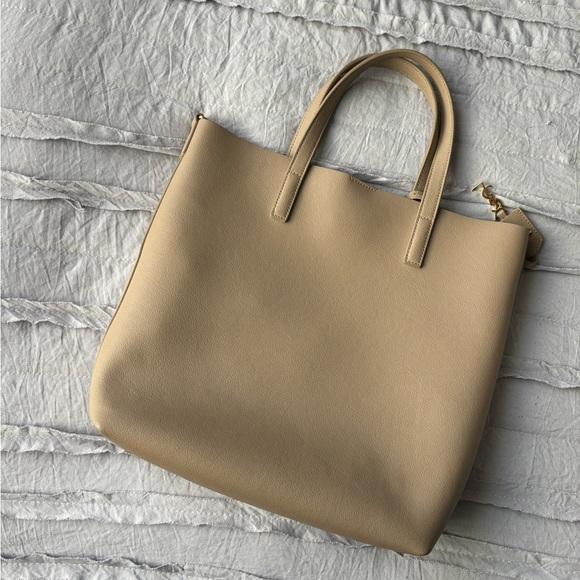 SHOPPING SAINT LAURENT IN LEATHER - Picture 9 of 16